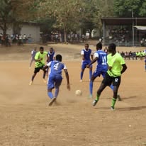 [Image de terrain de football]